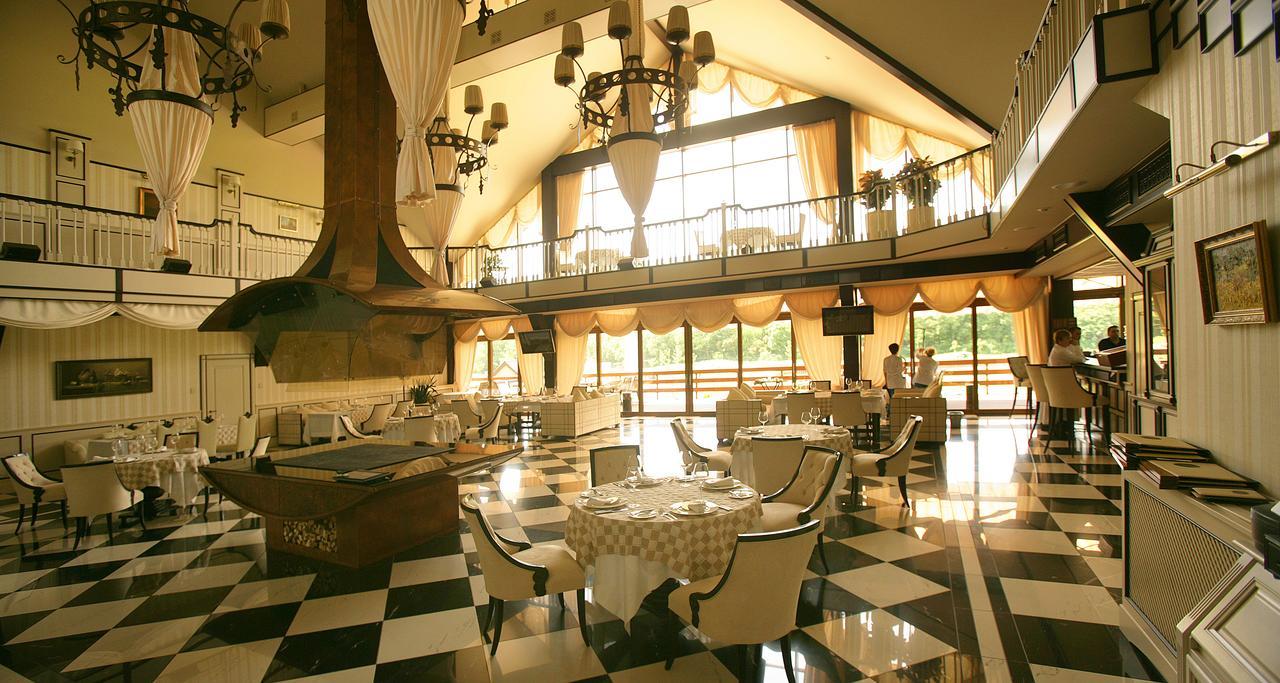 Superior Golf And Spa Resort Jarkov Exterior foto